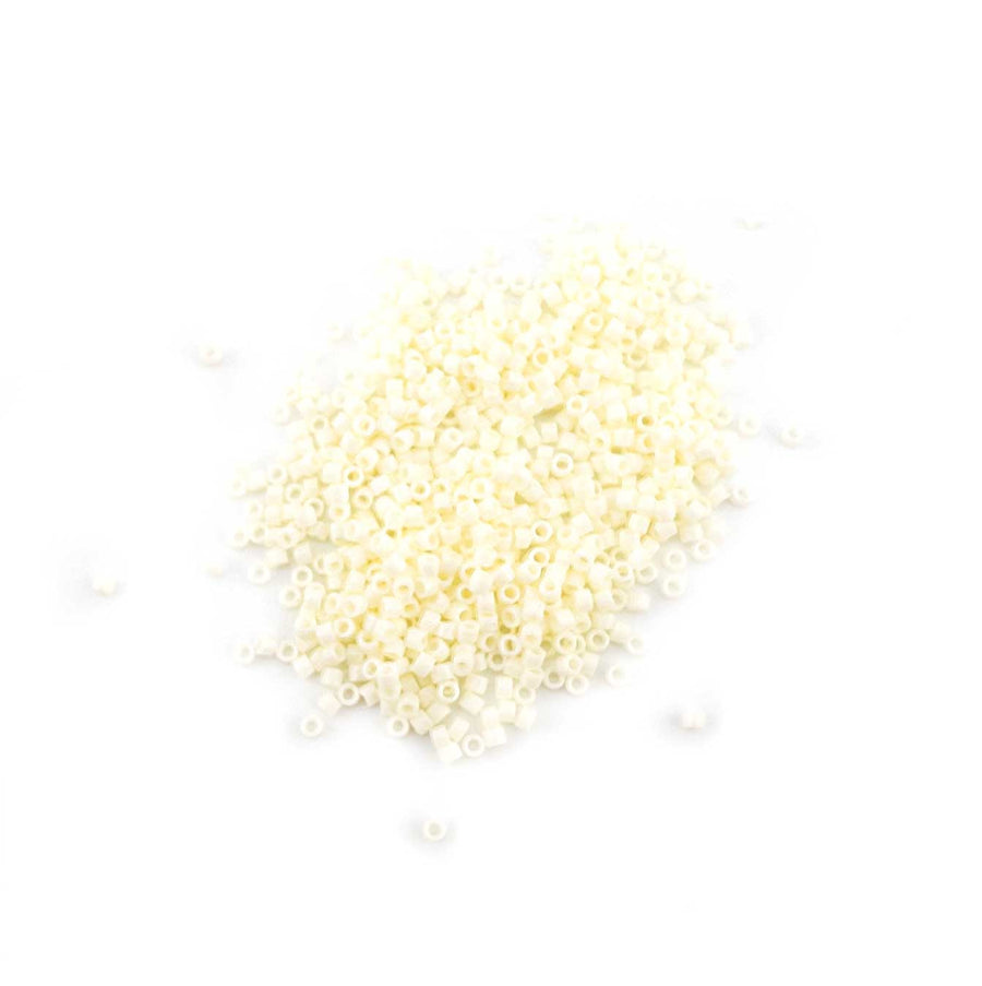 DB2401- 11/0 Opaque Light Buttercream