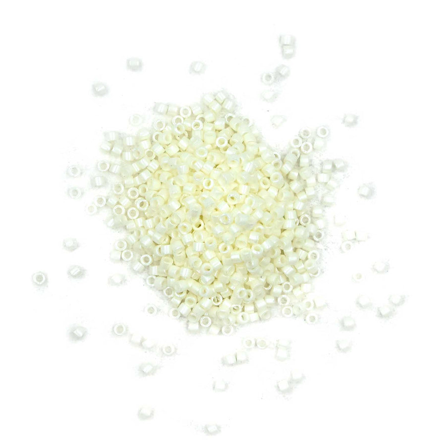 DB2402- 11/0 Light Buttercream Ceylon